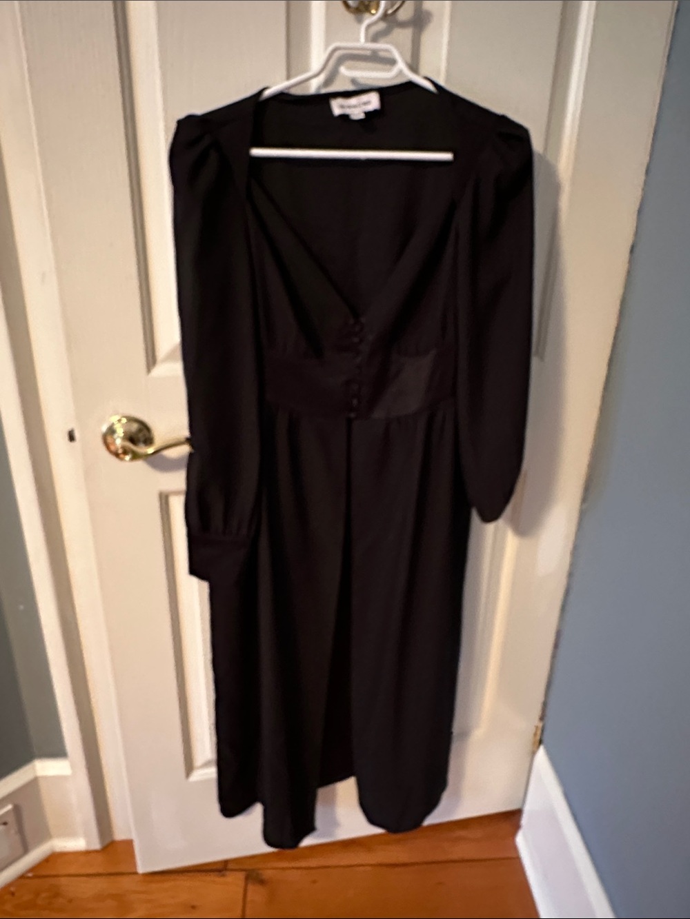 Black Long-Sleeve V-Neck Midi Dress - Unbranded